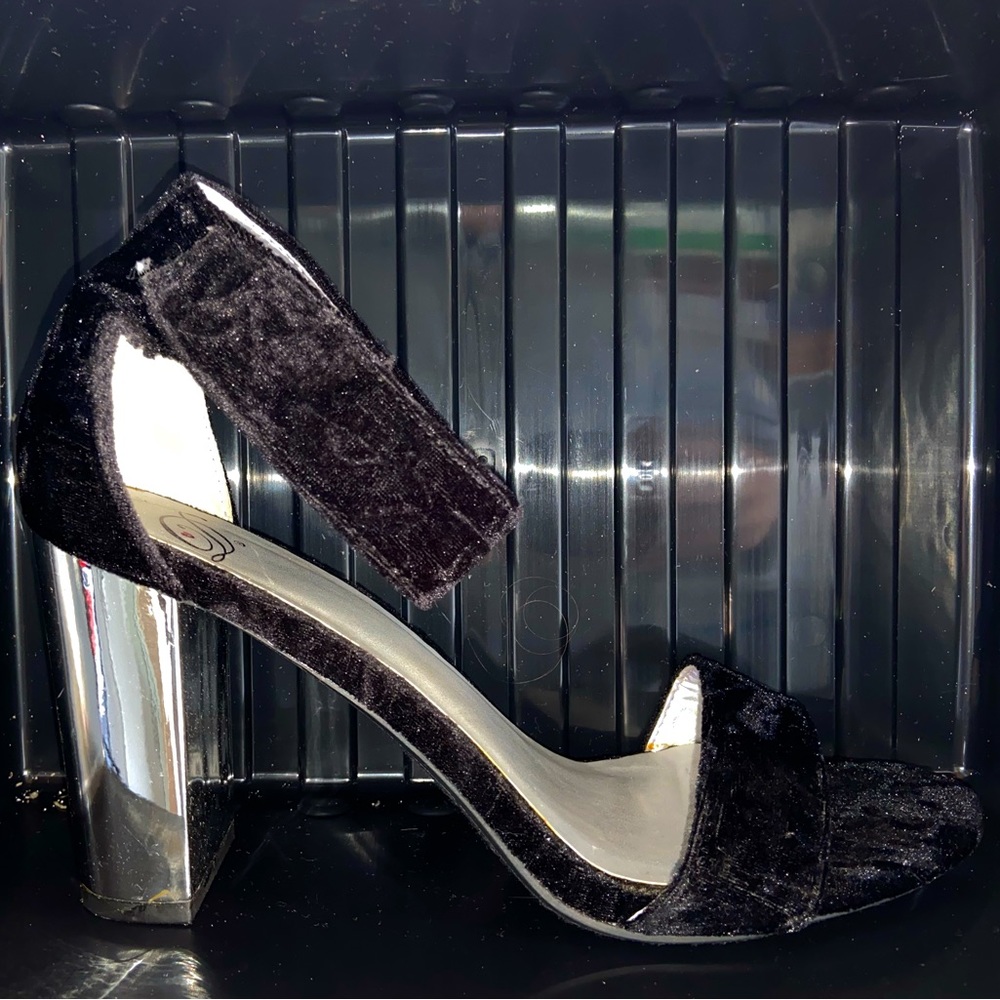 Black Velvet with Reflecting Heel